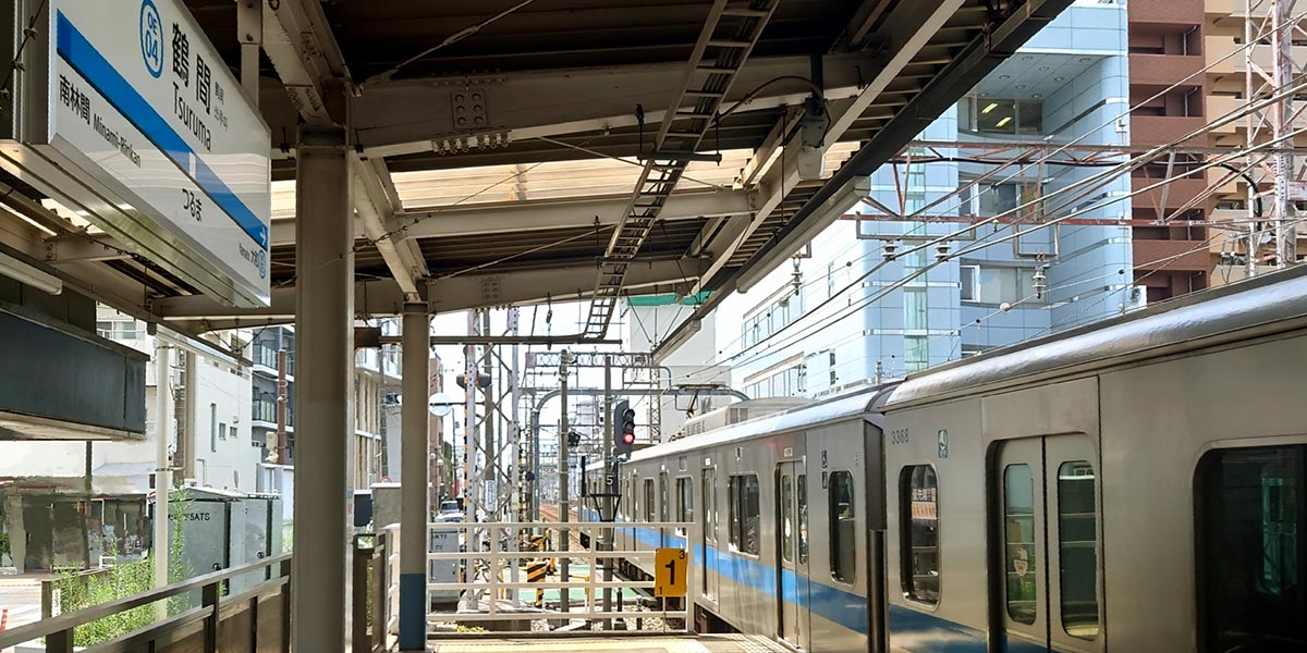 小田急江ノ島線 鶴間駅の構内